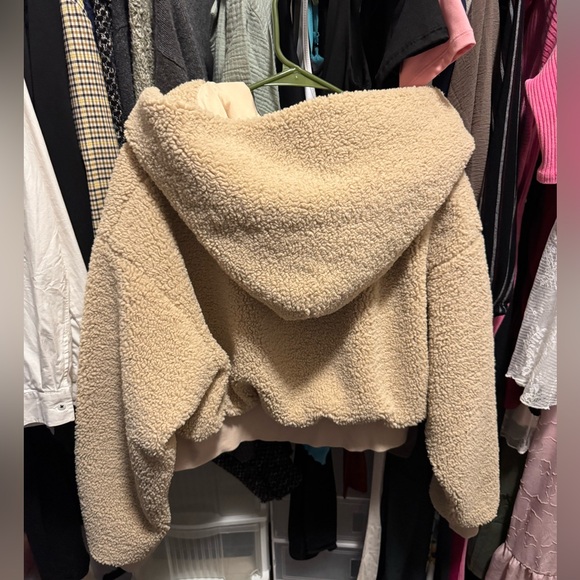 ROAM FUZZY PULLOVER NUDE
FAUX SHEARLING - Picture 5 of 7